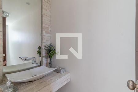 Medio baño 2 de casa de condomínio para alugar com 5 quartos, 500m² em Lomas de Las Palmas, Naucalpan de Juárez